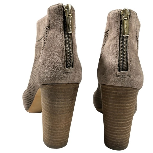 Vince Camuto Cosima Ankle Bootie Suede Open Toe Stacked Heel Women's Size 8 - Picture 3 of 10